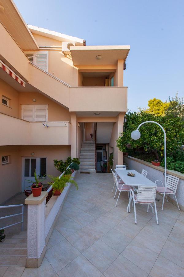 פודגורה Vila Nives מראה חיצוני תמונה